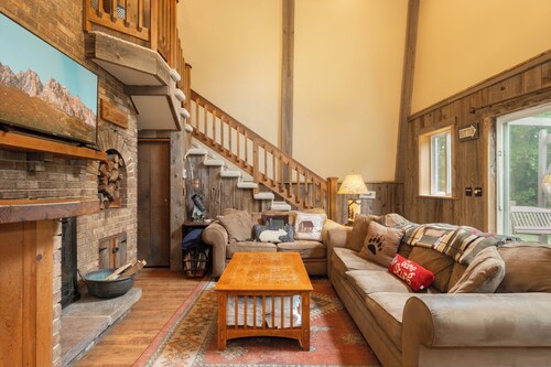 Boulder Retreat | 2BR/2BA Accident w/ Hot Tub