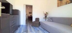 TV - Holiday apartment with terrace (Krk)