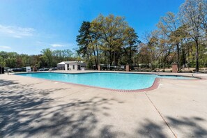 Pool - Pool • Fire Pit • Game Room • Sleeps 8 (Middle Township)