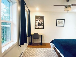 2 quartos, ferros/tábuas de passar roupa, berço de viagem