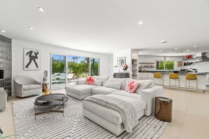 Smart TV, fireplace - August House - Bold Design, Poolside Fun, Spa, Fire Pit & Views (Palm Springs)