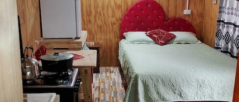 1 bedroom, bed sheets