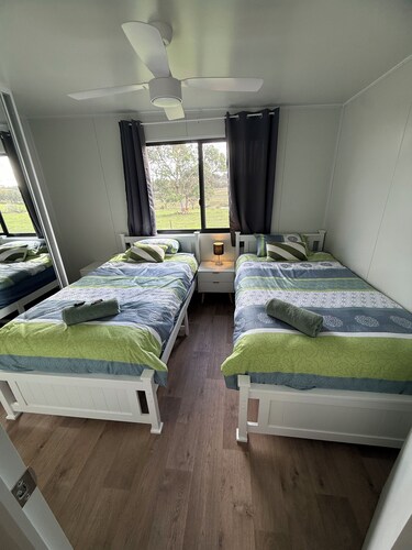The Ember Lodge - The Sunset and Sunrise Haven 5 minutes to Goulburn CBD