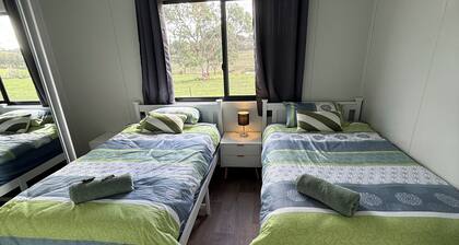 The Ember Lodge - The Sunset and Sunrise Haven 5 minutes to Goulburn CBD