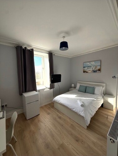 Apartment Sleeps 6 with Parking