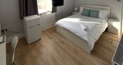 Apartment Sleeps 6 with Parking