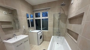 Hair dryer, towels - Compact Studio - Sleeps 2 - Parking (London)