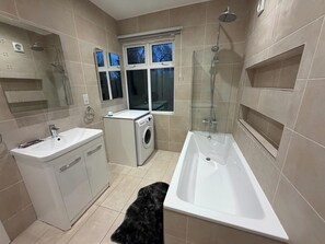 Hair dryer, towels - Compact Studio - Sleeps 2 - Parking (London)