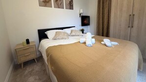 Unclassified image, 2 of 11, button - 1 Bed - Sleeps 3 - Parking - Pets (London)