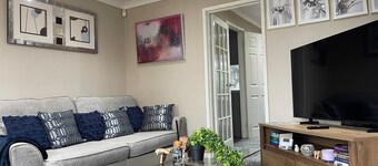 House Sleeps 6 with Garden and Parking