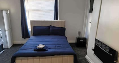 Studio Sleeps 2 with Parking