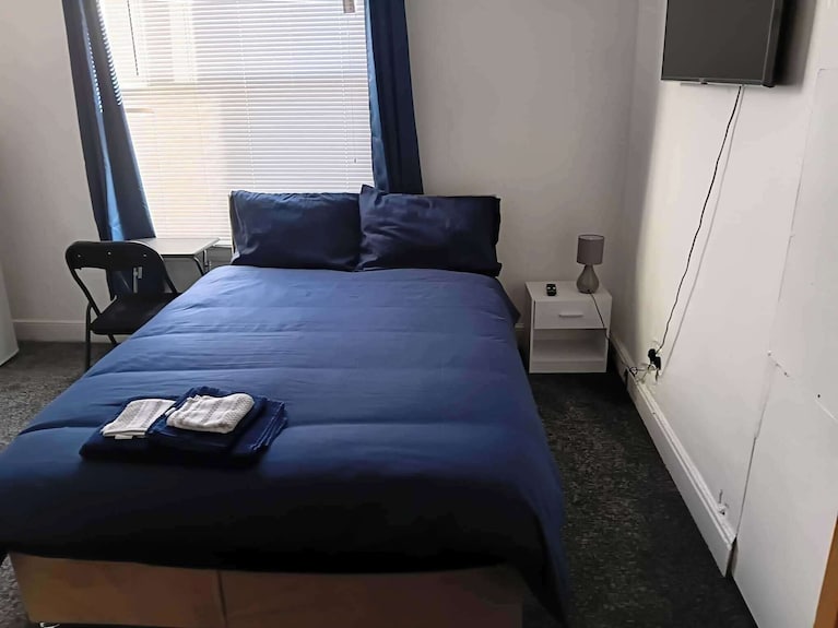 Sleeps 2 - Parking - Wifi - Birmingham