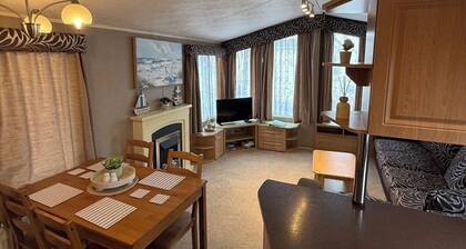 2-Bed Caravan, Sleeps 6 w/ Parking, No Pass Needed