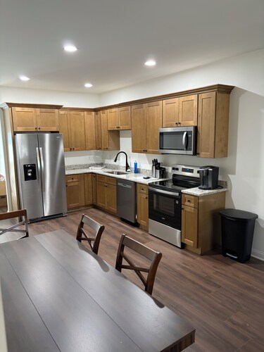 Brand new Cozy 2-bedroom condo in beautiful Berea