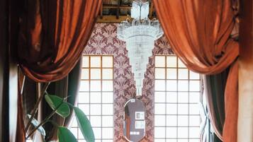 公寓 | 獨特裝潢、布置獨特、書桌、筆電工作空間