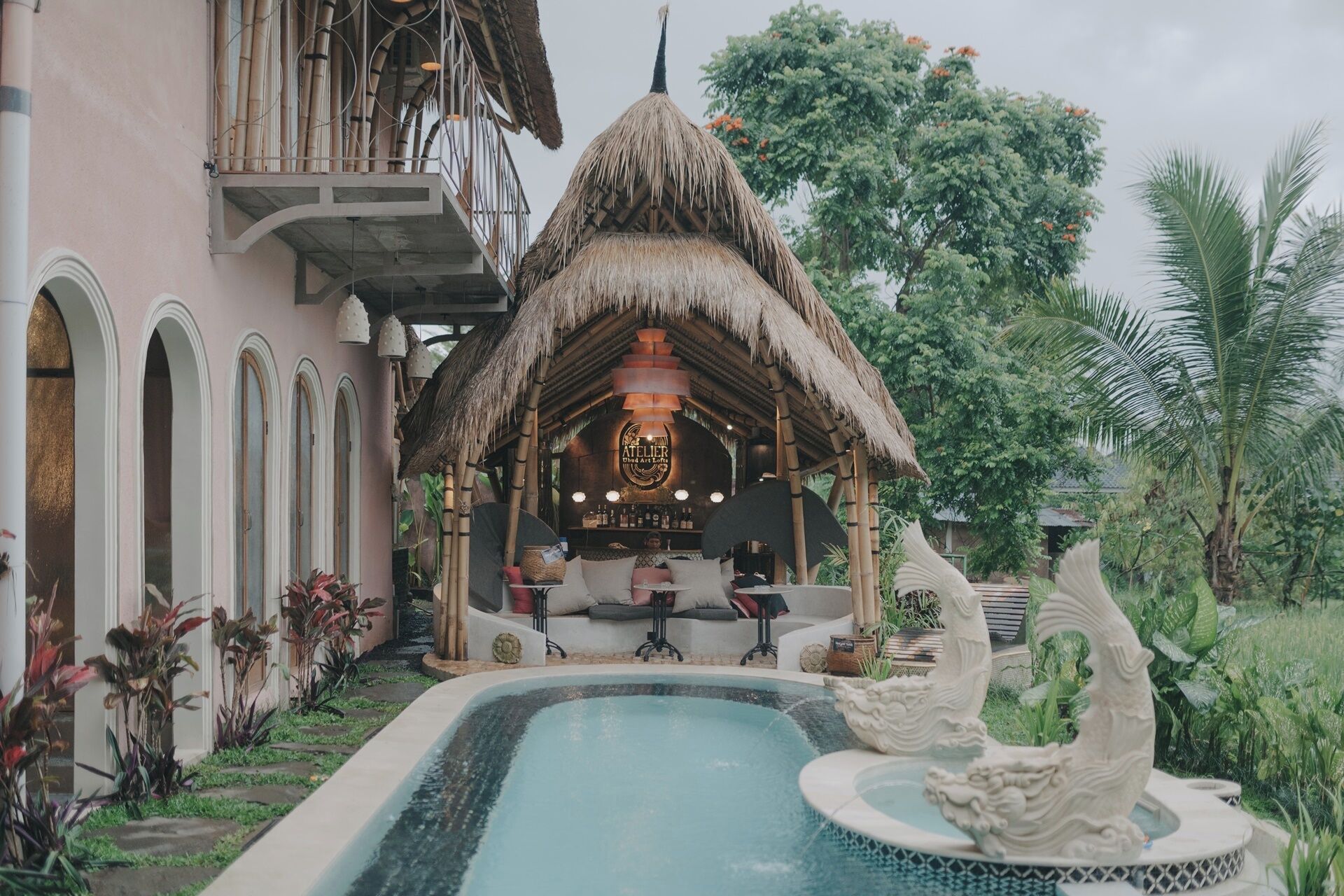 Hồ bơi ngoài trời 