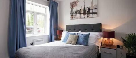 2 habitaciones, tabla de planchar con plancha, wifi y ropa de cama