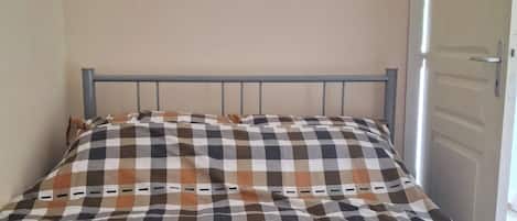 3 dormitorios, tabla de planchar con plancha, wifi y ropa de cama