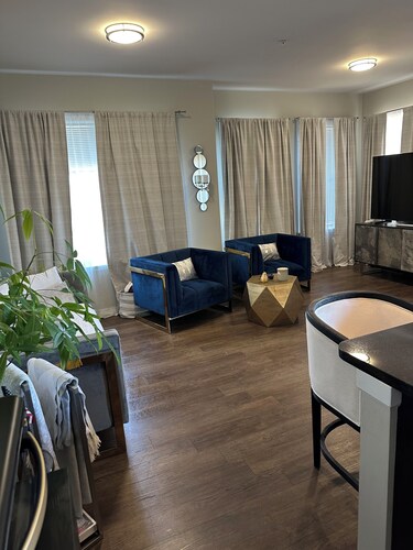 Cozy 2-bedroom apartment with AC in serene Lyndhurst