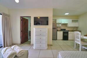 Comfort-Doppelzimmer, Poolblick | Innenbereich