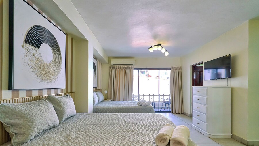 Roy Arias Suites
