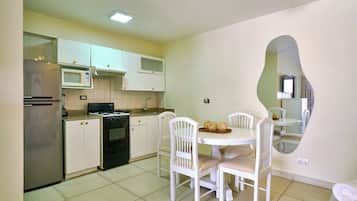 Comfort Double Room, Pool View | Dining