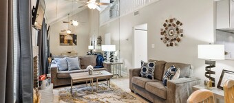 3 bedroom family friendly townhome-Pet Friendly