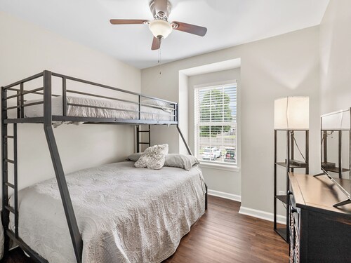 3 bedroom Family/Pet friendly Townhome