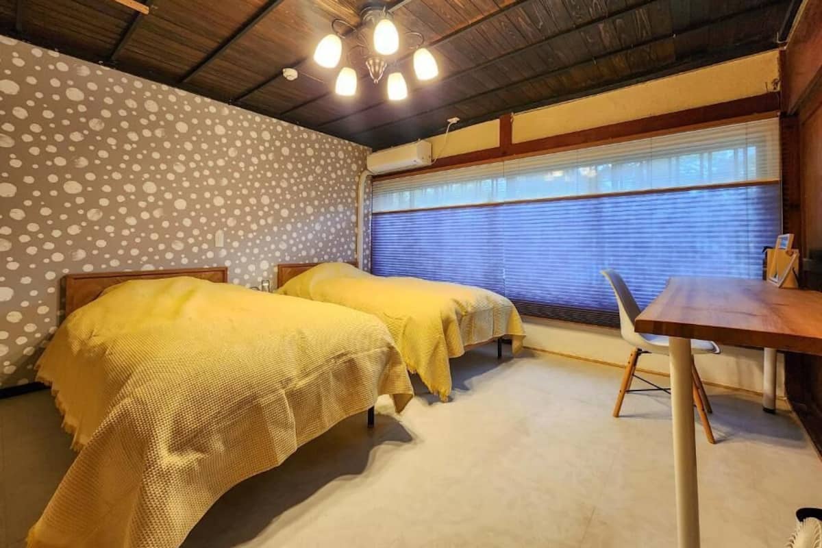 Kahden hengen huone (kaksi sänkyä)