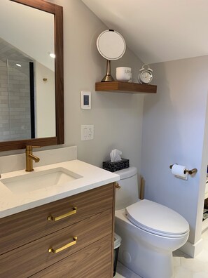 Bathroom - Pike Lake Lodge
Provides a cottage experience with all the conveniences of home. (Perth)