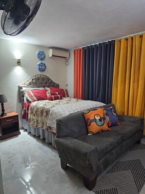 Room - Valencia Court Cozy Corner (Kingston)