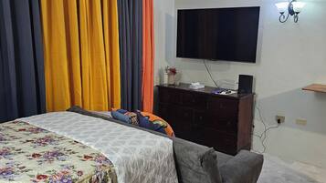 1 slaapkamer, een strijkplank/strijkijzer, wifi, beddengoed