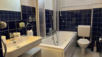 Shower, jetted bath, hair dryer, towels