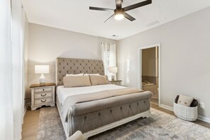 3 Schlafzimmer, Schreibtisch, Bügeleisen/Bügelbrett, kostenloses WLAN