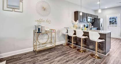 A Taste of Luxe Upscale Condo Near Nashville and Ft Campbell