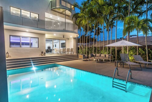 Villa Haven by Rove 4BR Waterfront W/pool & Gym