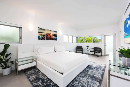 Villa Haven by Rove 4BR Waterfront W/pool & Gym