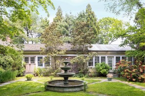Interior - Summerset Villa by Rove - Family Home With Pool & Hot Tub (Bridgehampton)