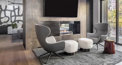 Aspen St Lodge by Rove 10br With Outdoor Amenities