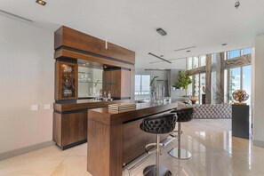 Interior - Villa Infinity by Rove Travel Pent W/seaview (Miami)