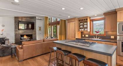 Snowline Lodge 4BR Home With Hot Tub, Pool & BBQ