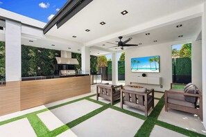 Interior - Villa Grace by Rove Travel Home W/pool & Jacuzzi (Miami)