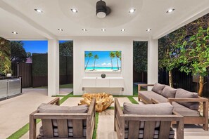 Interior - Villa Grace by Rove Travel Home W/pool & Jacuzzi (Miami)