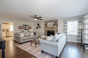 Interior - Decked Out Getaway Pine MTN Trail, Pet Friendly (Cartersville)