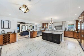 Interior - Villa Justina by Rove Villa W/pool & Hot Tub (Miami)