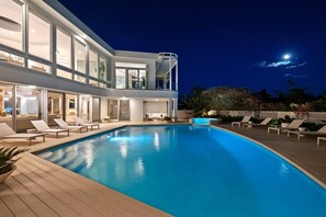 Vila (Multiple Bedrooms) | Interior