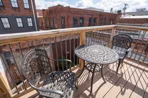 Apartment (6 Bedrooms) | Interior - Downtown Urban Retreat 6 Beds Perfect for Groups (Roanoke)