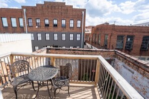 Interior - Downtown Urban Retreat 6 Beds Perfect for Groups (Roanoke)