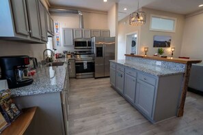 Interior - Downtown Urban Retreat 6 Beds Perfect for Groups (Roanoke)