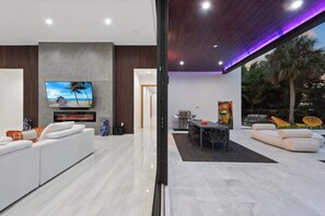 Interior - Villa Pesara by Rove Travel Luxury Riverfront (Fort Lauderdale)